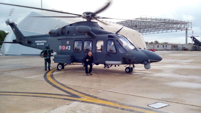 Sbarco con elica in movimento