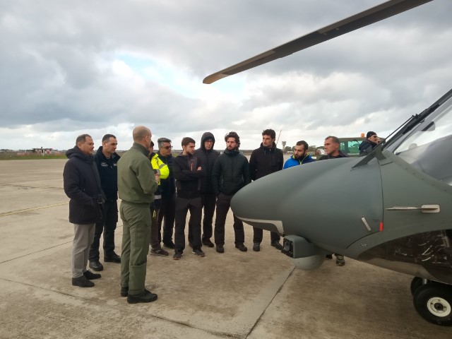 Lezioni presso l'elicottero HH139