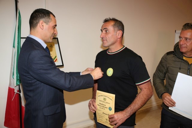 Bartoli Domenico riceve lo stemma Rescue
