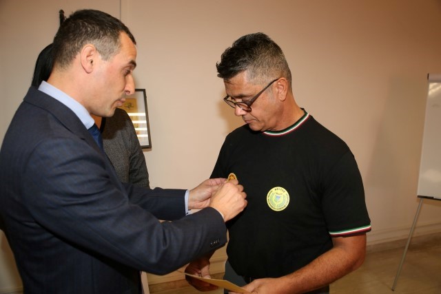 Pandozzi riceve lo stemma Rescue