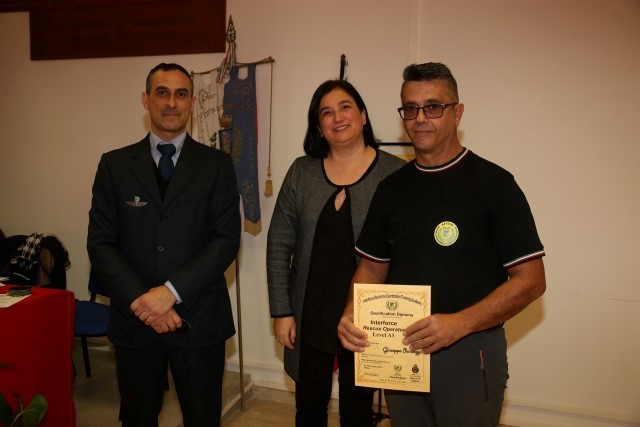 Pandozzi riceve il diploma dal Sindaco Tintari