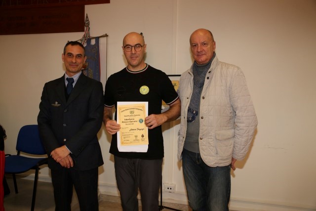 Consegna diploma dal Delegato ProCiv